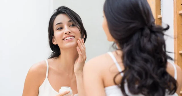 Kosmetik məhsullarda olan spirt dərini qurudur?