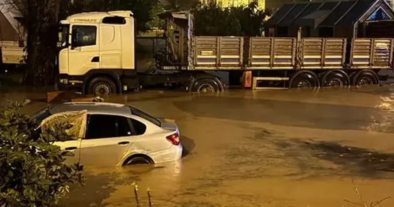 Meteoroloqlar xəbərdarlıq etmişdi: Kocaelidə ev və iş yerlərini su basıb