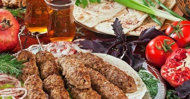 Diyetoloq azərbaycanlıların qidalanmasındakı səhvləri açıqladı