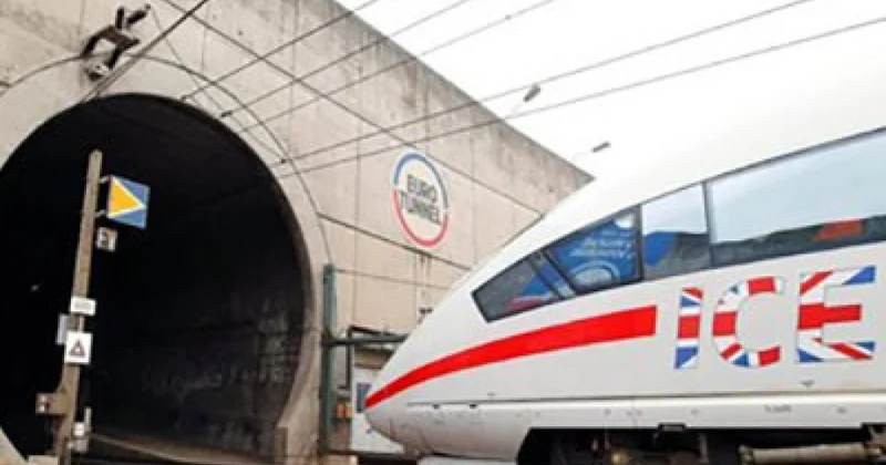 La Manş tunelinin girişində avtobusla qatar toqquşub, 19 nəfər xəsarət alıb
