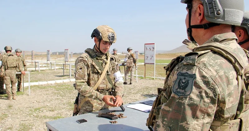 XTQ hərbi hissəsində vəzifəlilərin təlim toplanışı davam edir
