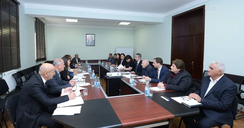 Cəzaçəkmə müəssisələrində peşə təhsilinin keyfiyyətinin yüksəldilməsi ilə bağlı görüş FOTOLAR