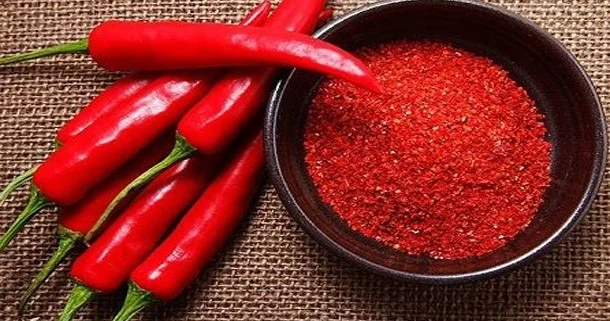 Bir tərəfdən xeyirli, digər tərəfdən zərərli Acılı yemək yeyənlərin diqqətinə!