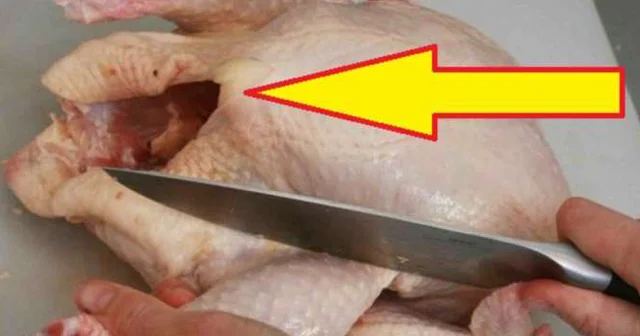 Toyuğun bu hissəsini QƏTİYYƏN YEMƏYİN! Video