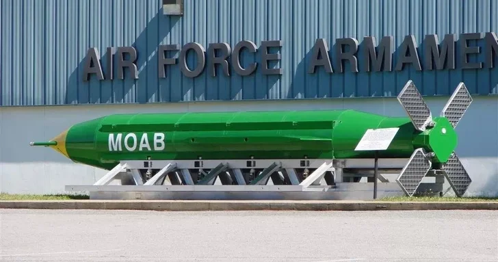 США изучают вариант применения сверхмощной бомбы MOAB для удара по Ирану