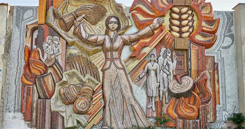 Мозаичное наследие Баку: история панно Хлеб Достояние Народа
