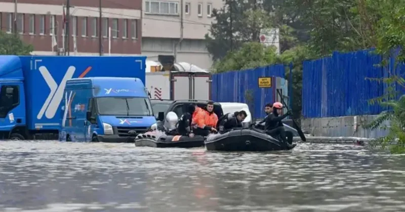 В Стамбуле из зоны затопления спасли более 3 тыс. человек