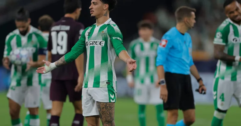 Futbolçu Çempionlar Liqasında oynayarkən evini qarət etdilər