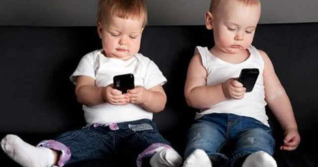 Uşaqlar hansı yaşdan telefondan istifadə edə bilərlər? Hisslərin itməsinə səbəb olur