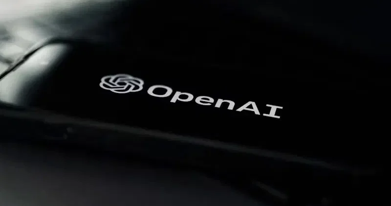 OpenAI Apple ı sirləri oğurlamaqda ittiham edir