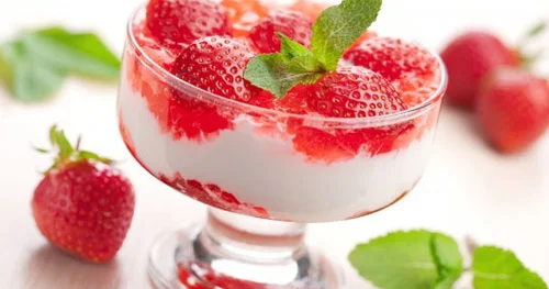 Çiyələk qaymaqla NƏFİS DESERT