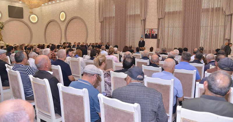 Natiq Əliyev Sahil qəsəbəsində sakinlərlə görüşdü Fotolar