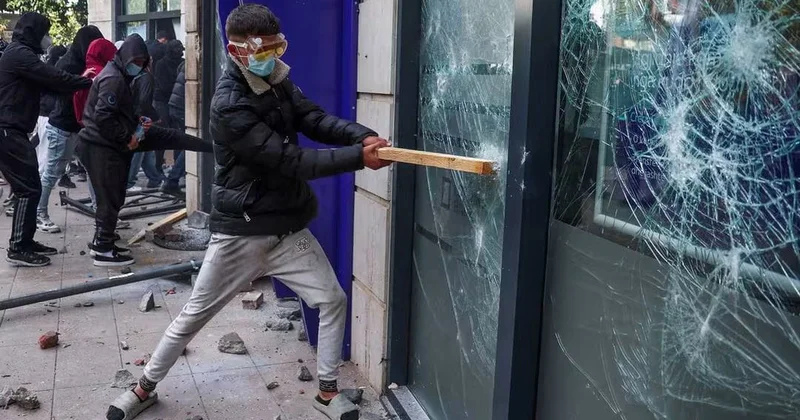 Tələbə etirazları bir neçə şəhərə yayıldı, yaralananlar var KONKRET
