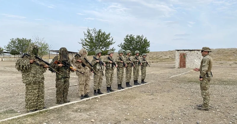 В Азербайджане военнообязанные провели боевые стрельбы в рамках учебных сборов ФОТО