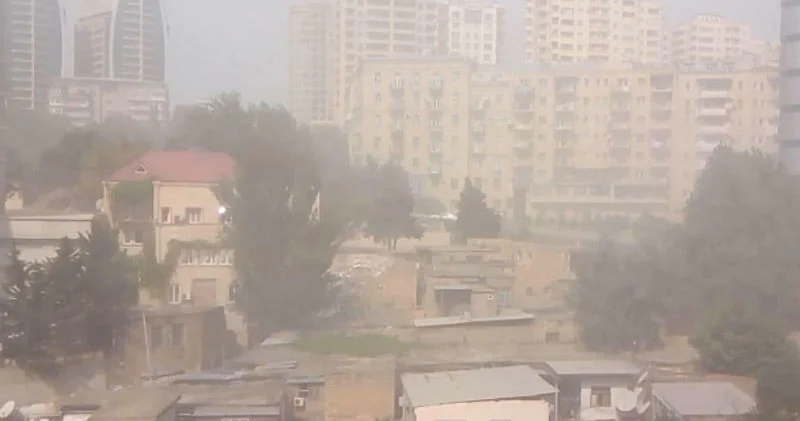 Bakıda müşahidə edilən tozlu hava sağlamlıqla bağlı problemlər yarada bilər (Video)