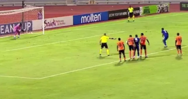 20 saniyəyə vurulan penaltinin biabırçı sonluğu Video