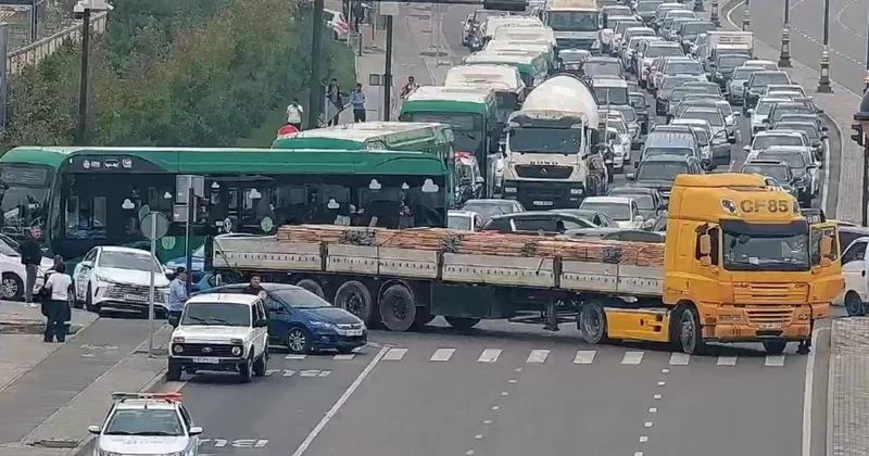 Nasaz yük maşını yolda qaldı Tıxac yarandı