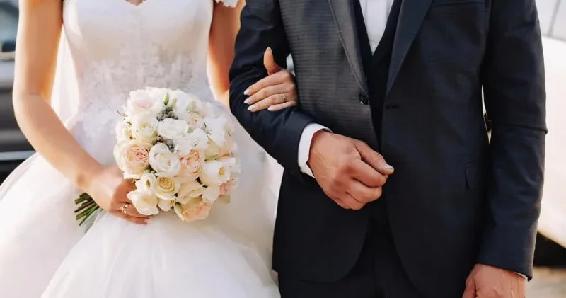 Azərbaycanda gənclər daha gec evlənir Orta nikah yaşı AÇIQLANDI