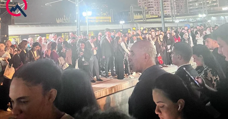 Dəmiryol Vağzalında izdiham Qatarlar gecikir