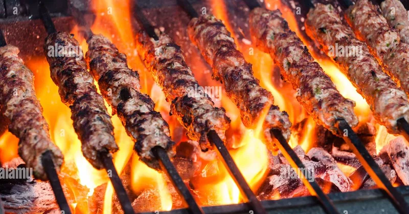 Ləzzətlə yediyimiz kabab haqqında Közdə yanan ətin...