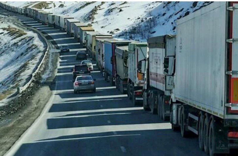 Ermənistan “TIR”ları Rusiyaya buraxılmadı