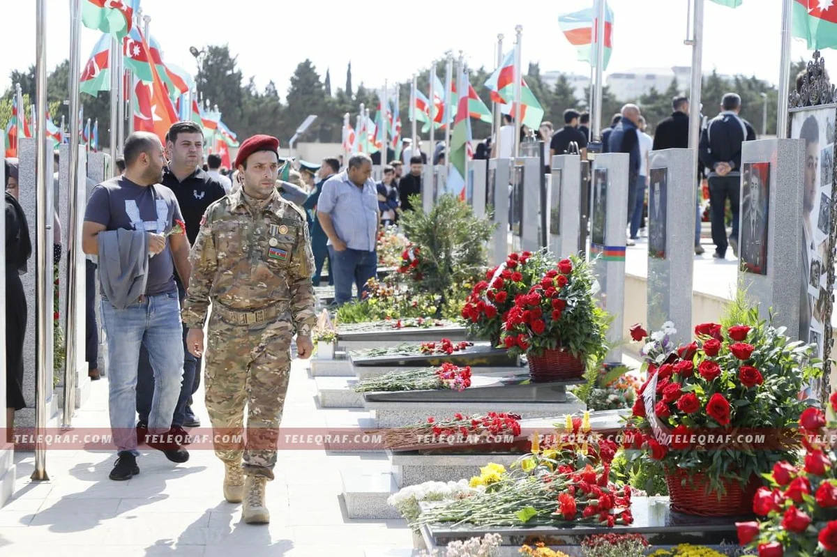 Şəhidlər Xiyabanına axın… Fotoreportaj