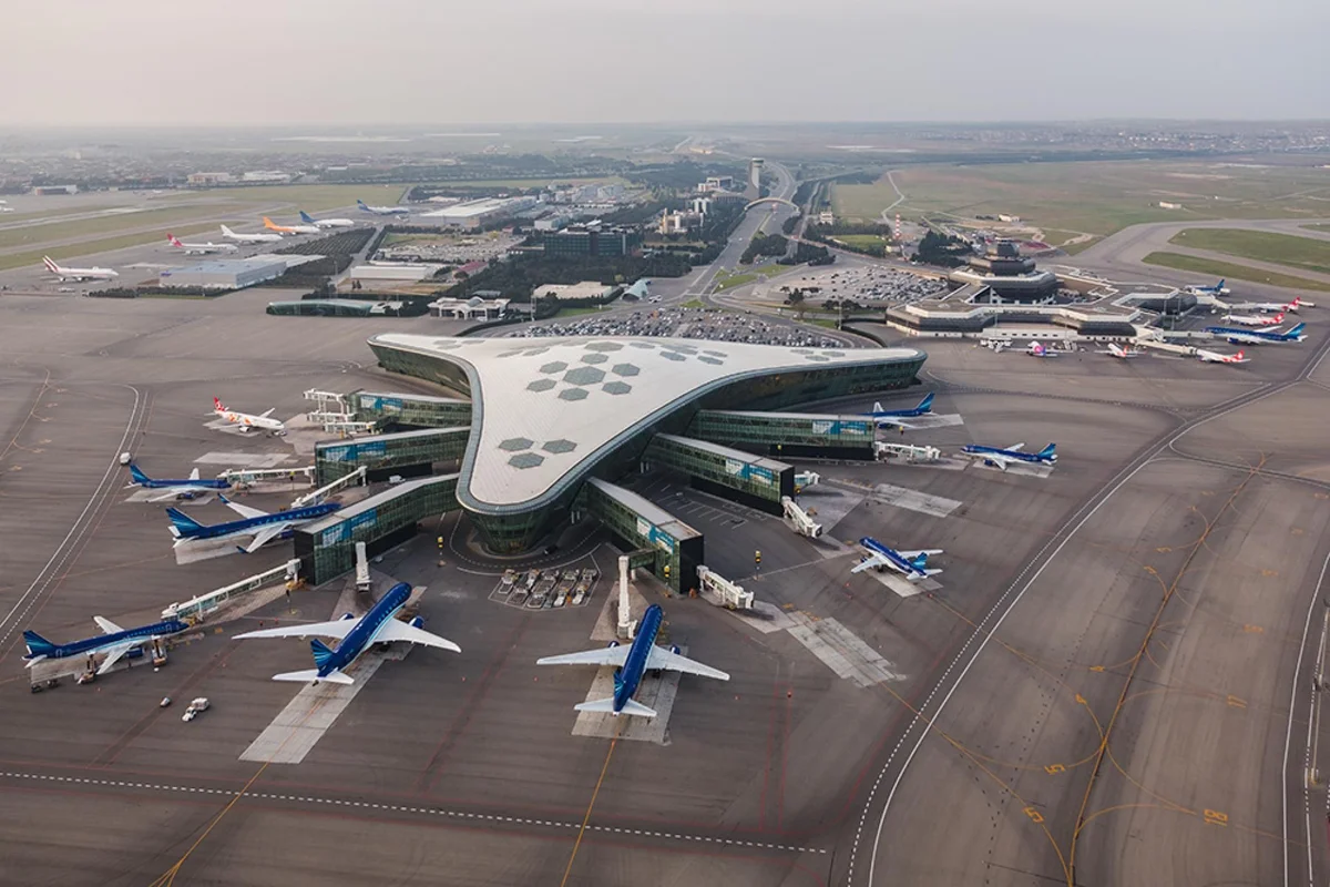 Norveç təyyarəsi Heydər Əliyev Aeroportuna təcili eniş etdi