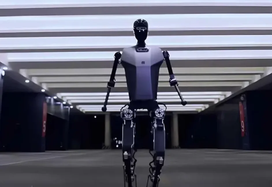 Çində YENİLİK: Robot yarımmarafonda iştirak edib ANBAAN VİDEO