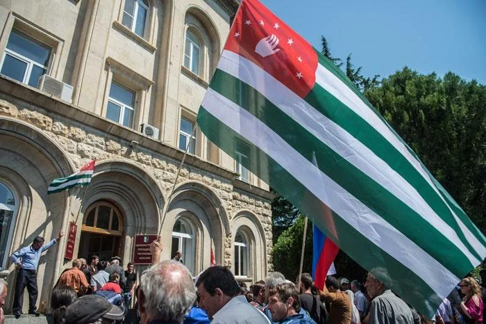 Abxaziya müxalifəti “parlamentin” binasına soxulub Qarşıdurma yaranıb + VİDEO AzPolitika onlayn siyasiictimai qəzet