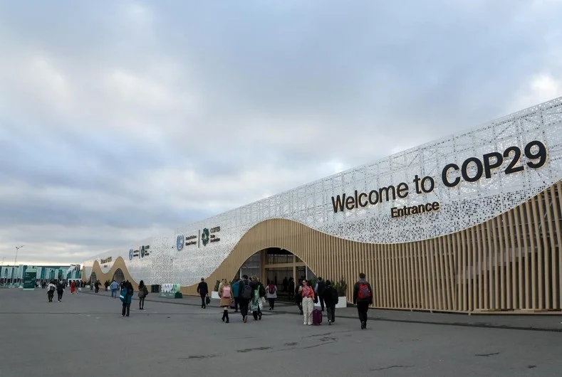 COP29da qaydaları pozdular Binadan çıxarıldılar