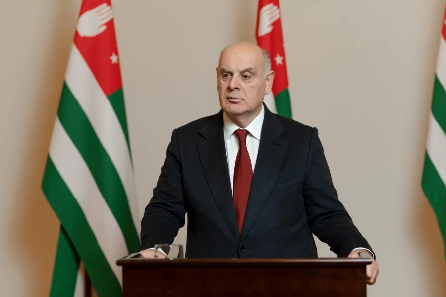 Abxaziya prezidenti istefa verməkdən imtina etdi Son dəqiqə