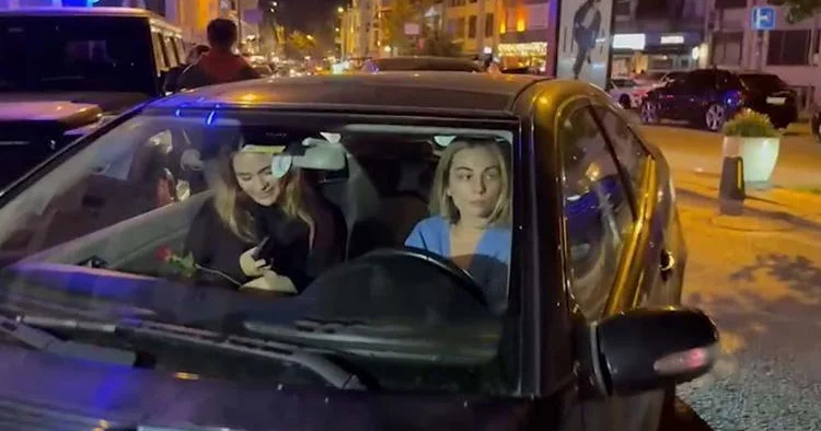 Aktrisa gül satan uşağı maşınla vurub hadisə yerindən belə qaçdı ANBAAN VİDEO