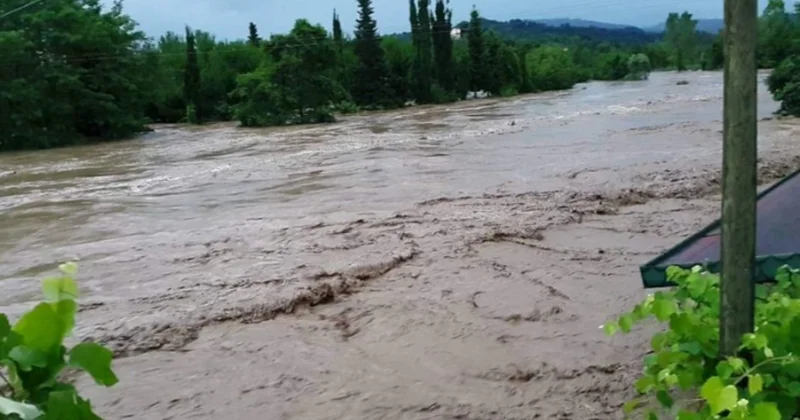 Qusarçay məcrasını dəyişib: Evlər təhlükə altında qalıb VİDEO