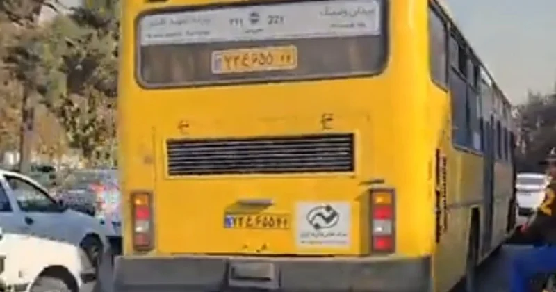 Tehranda avtobus sürücüsü sərnişinlərə bıçaq çəkdi ANBAAN VİDEO