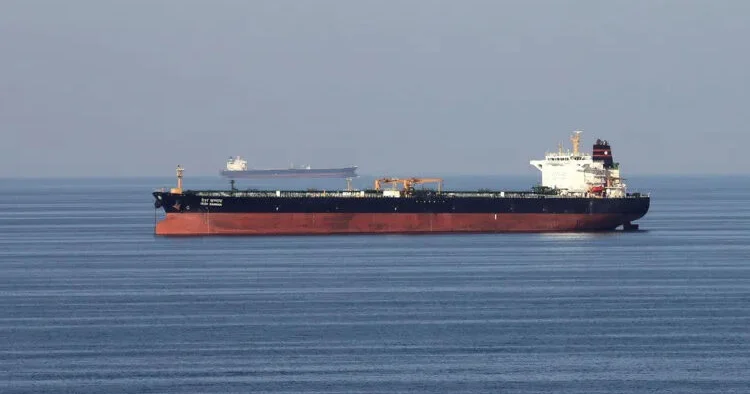 İran Sinqapura gedən neft tankerini saxladı