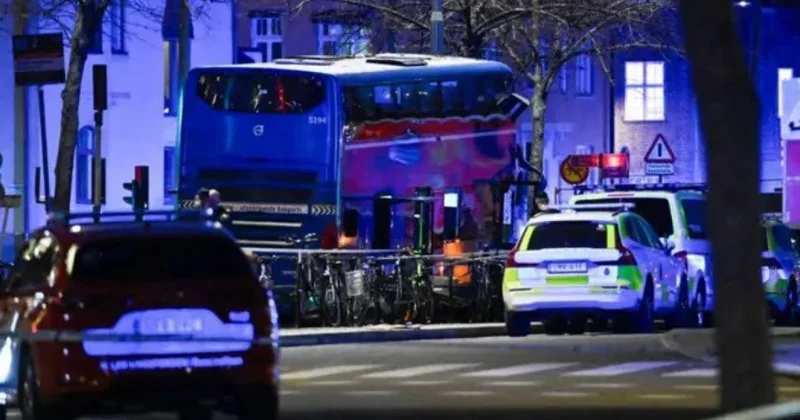 Наезд на остановку в Стокгольме: водителя автобуса отпустили