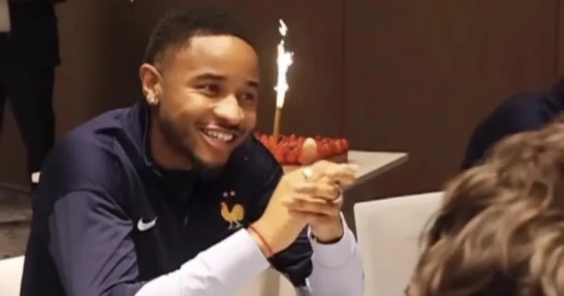 Fransa millisinin futbolçusu ad gününü Bakıda qarşıladı Video