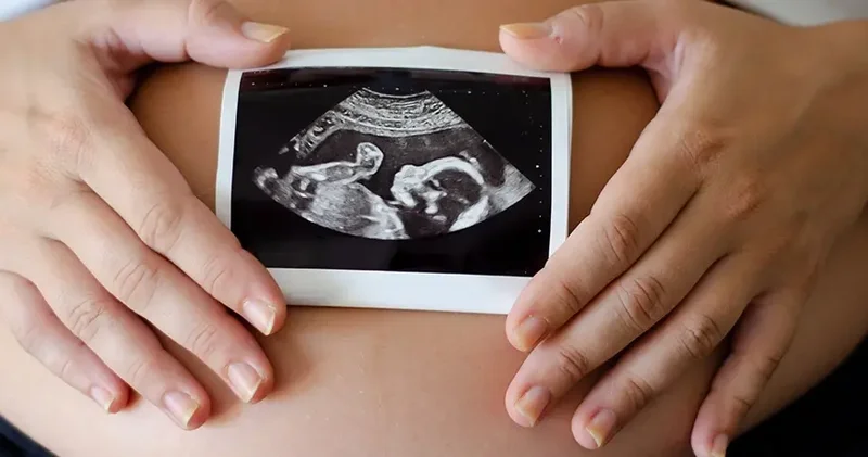 Nadir hadisə: Qadın eyni anda 9 uşağa hamilədir Video