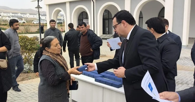 Ağdamın Xıdırlı kəndinə yola salınan köç karvanı çatıb, açarlar təqdim edilib FOTOLAR