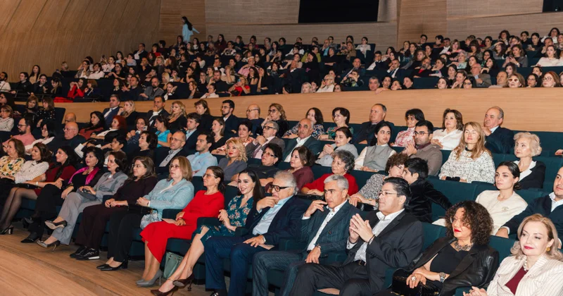 Plasido Dominqo Heydər Əliyev Mərkəzində çıxış edib