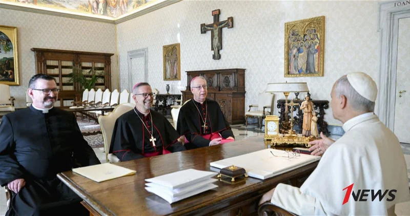 Ватикан вернул коренным народам Канады 62 артефакта