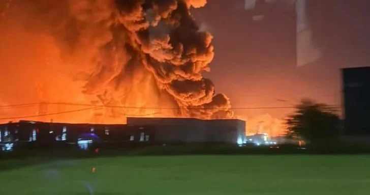 22 пострадавших и масштабный пожар: последствия взрыва на аргентинском агрохимическом заводе