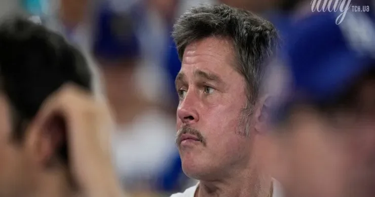 Bred Pittin bığ saxlamağı diqqət çəkdi