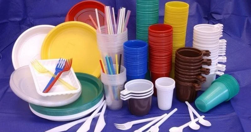 Gürcüstan 2026 cı il yanvarın 1 dən daxili bazarda birdəfəlik plastik qab qacaqları qadağan edəcək