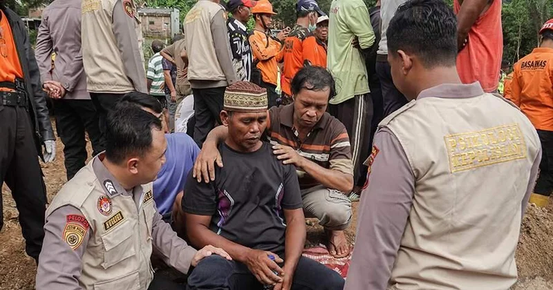 Оползень в Индонезии: более 10 погибших