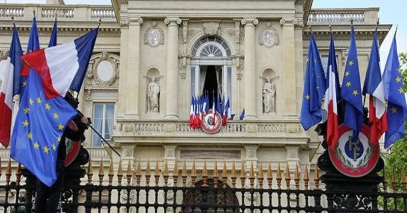 Fransa səfirliyimizə edilən hücumu pislədi