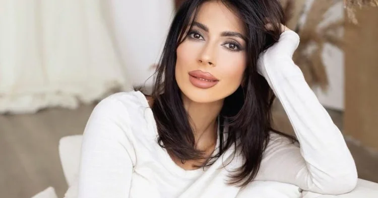 Tanınmış müğənninin qızı peşəkar futbolçudur