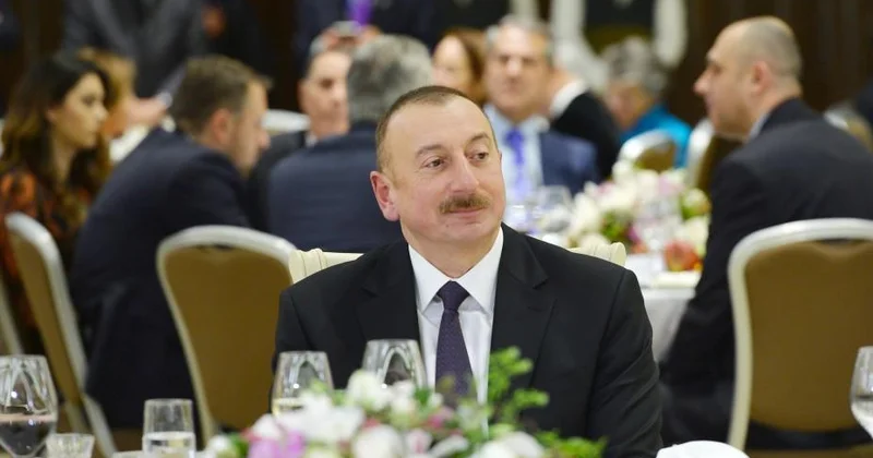 İlham Əliyev Daşkənddə ziyafətdə Video