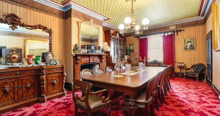 Məşhur 140 illik “cinli ev” satışa çıxarıldı Foto/Video