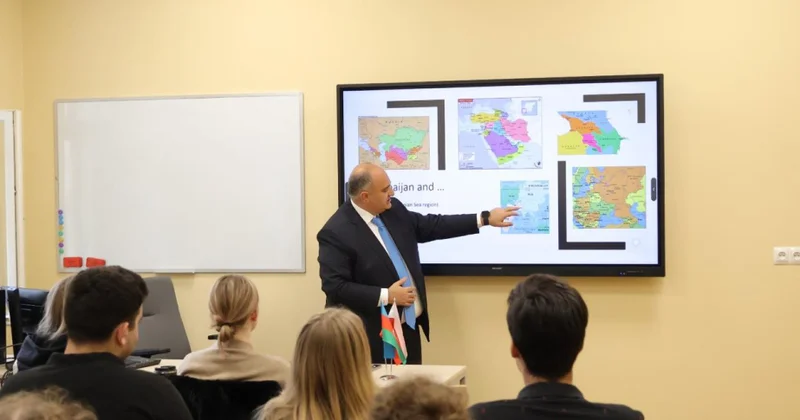 BSU nun rektoru Varşavada dəyişən geosiyasi reallıqlar şəraitində Azərbaycanın regional liderliyindən danışıb